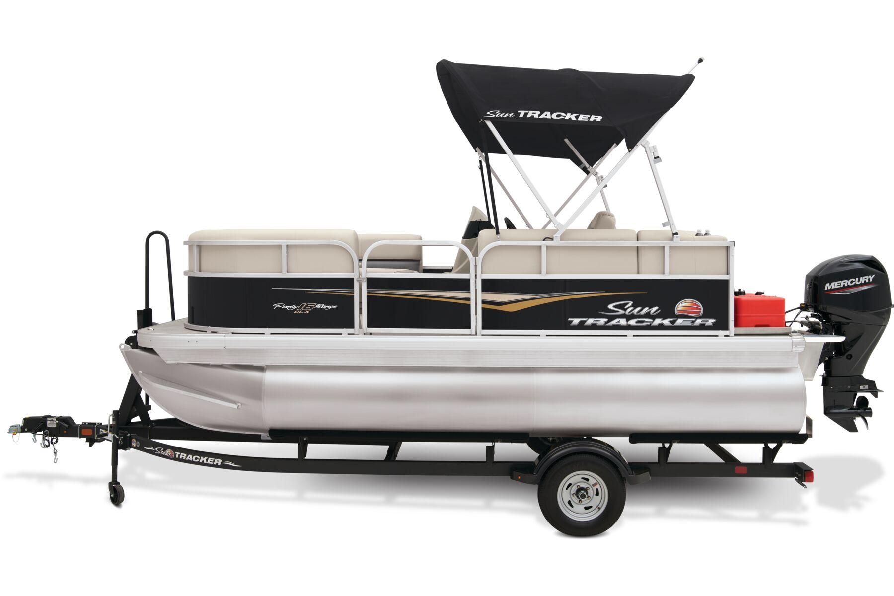 2025 Sun Tracker Party Barge 16 DLX Gallery