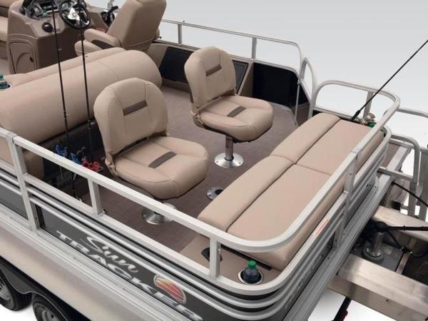 2022 Sun Tracker boat for sale, model of the boat is FISHIN' BARGE® 24 DLX & Image # 7 of 59