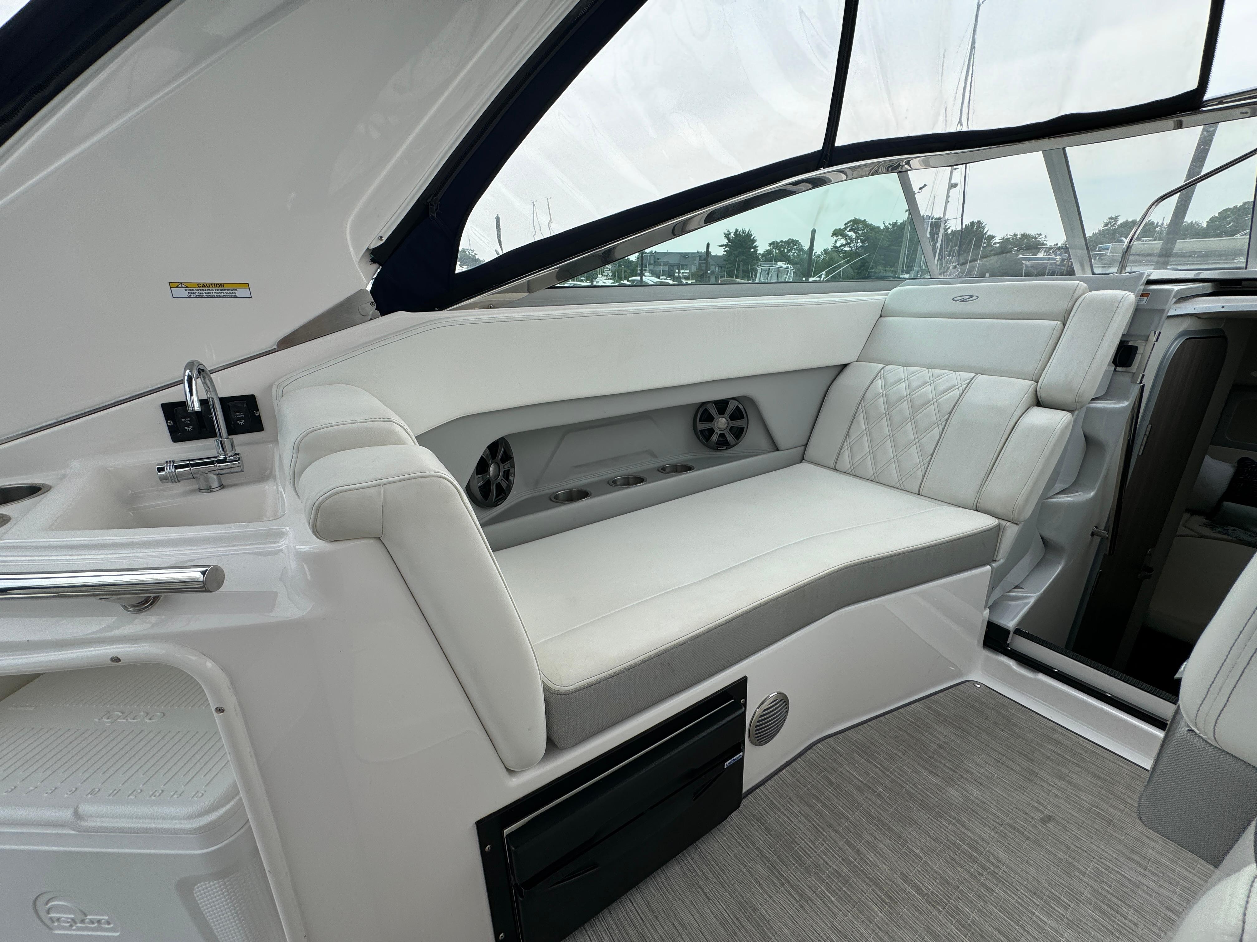 2019-regal-28-express-power-9494588-20250307142717680-1_XLARGE