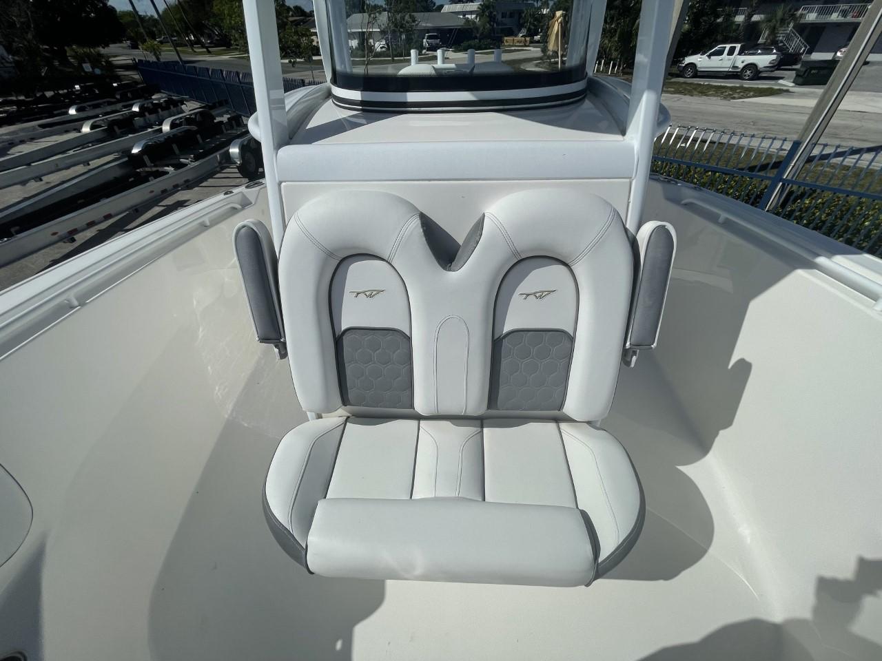 2018 Tidewater 28 280CC - console seating