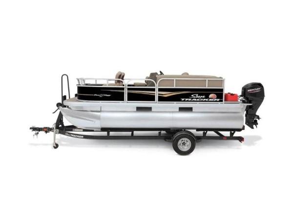 2022 Sun Tracker boat for sale, model of the boat is Bass Buggy® 16 XL & Image # 3 of 29