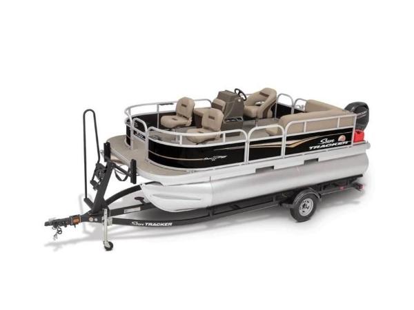 2022 Sun Tracker boat for sale, model of the boat is Bass Buggy® 16 XL & Image # 4 of 29