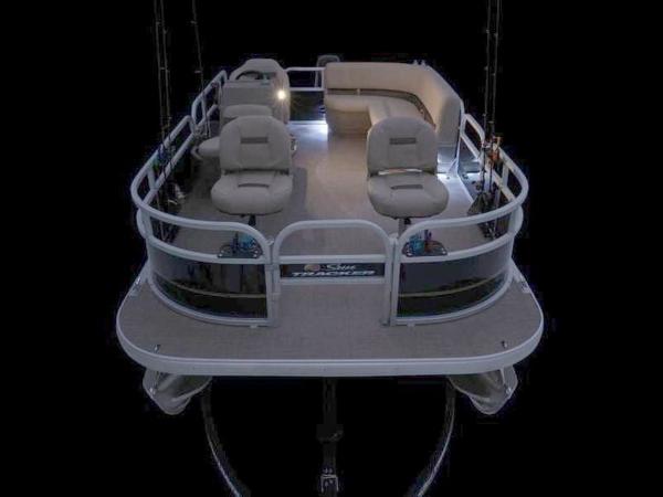 2022 Sun Tracker boat for sale, model of the boat is Bass Buggy® 16 XL & Image # 21 of 29