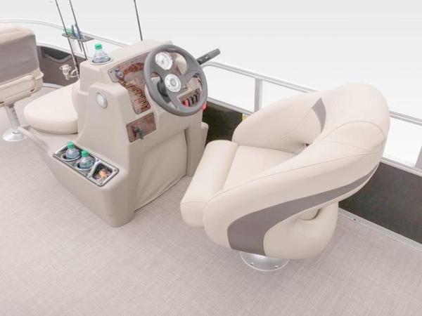 2022 Sun Tracker boat for sale, model of the boat is Bass Buggy® 16 XL & Image # 24 of 29