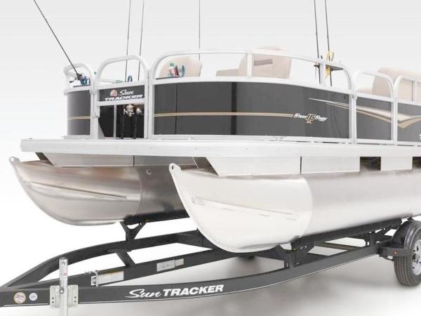 2022 Sun Tracker boat for sale, model of the boat is Bass Buggy® 16 XL & Image # 26 of 29