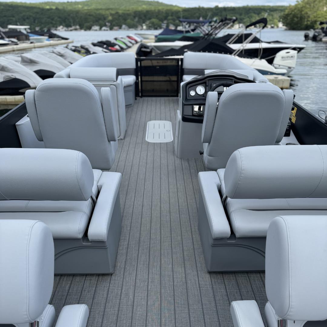 2024 Bentley pontoons Legacy QSB-4