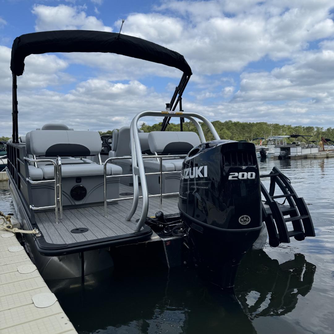 2024 Bentley pontoons Legacy QSB-3