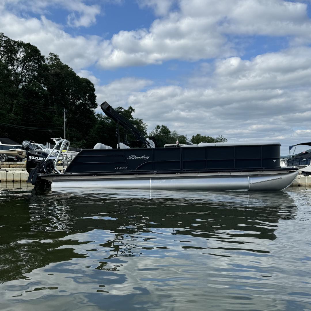 2024 Bentley pontoons Legacy QSB-2