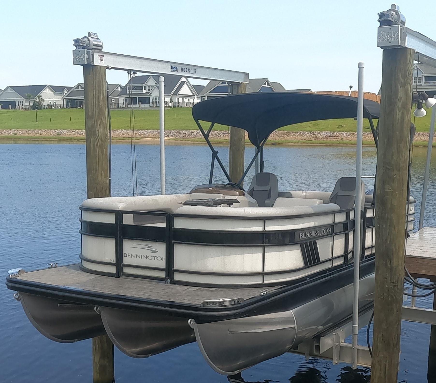 2021 Bennington 24LSR