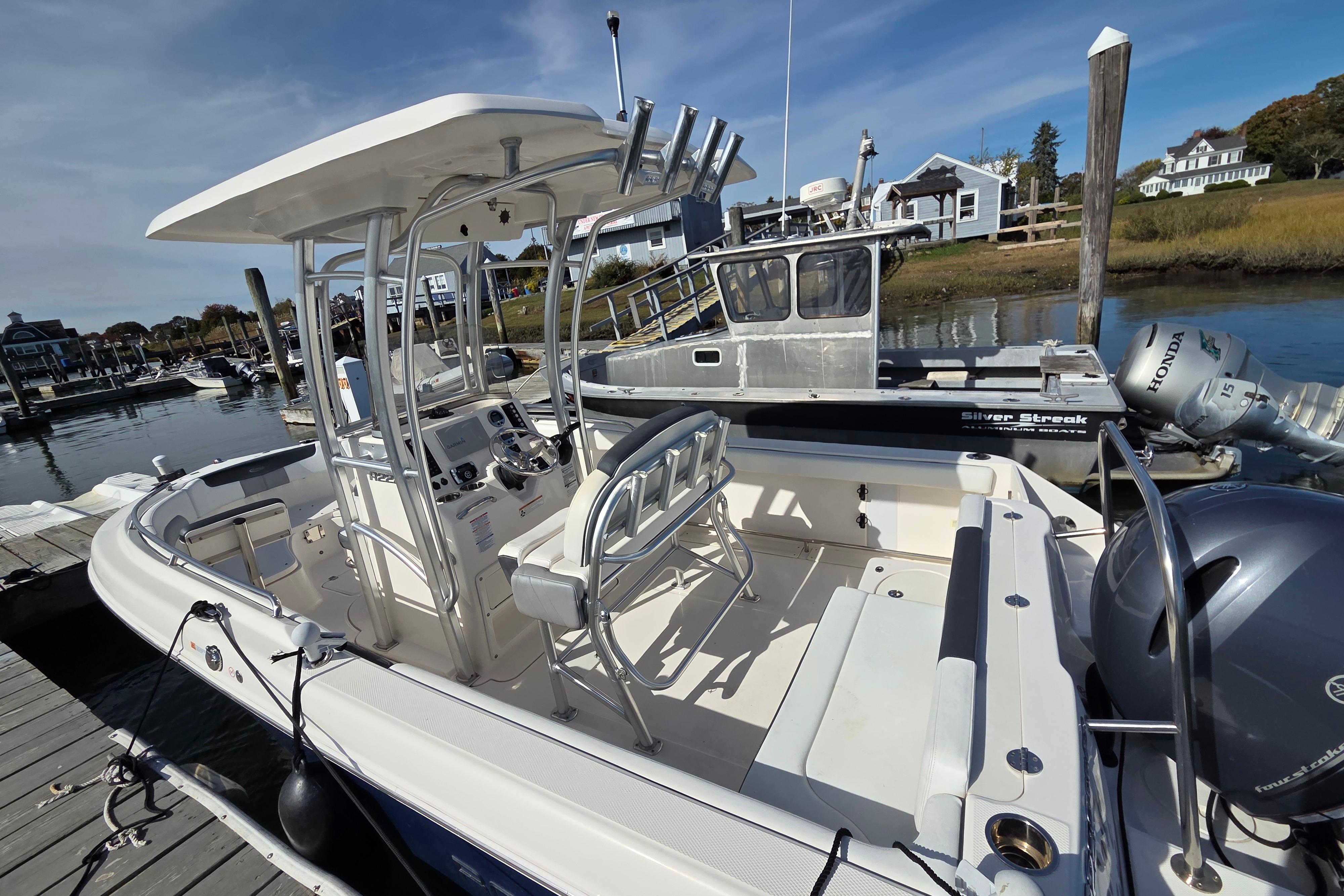 2019 Robalo R222 Explorer-8