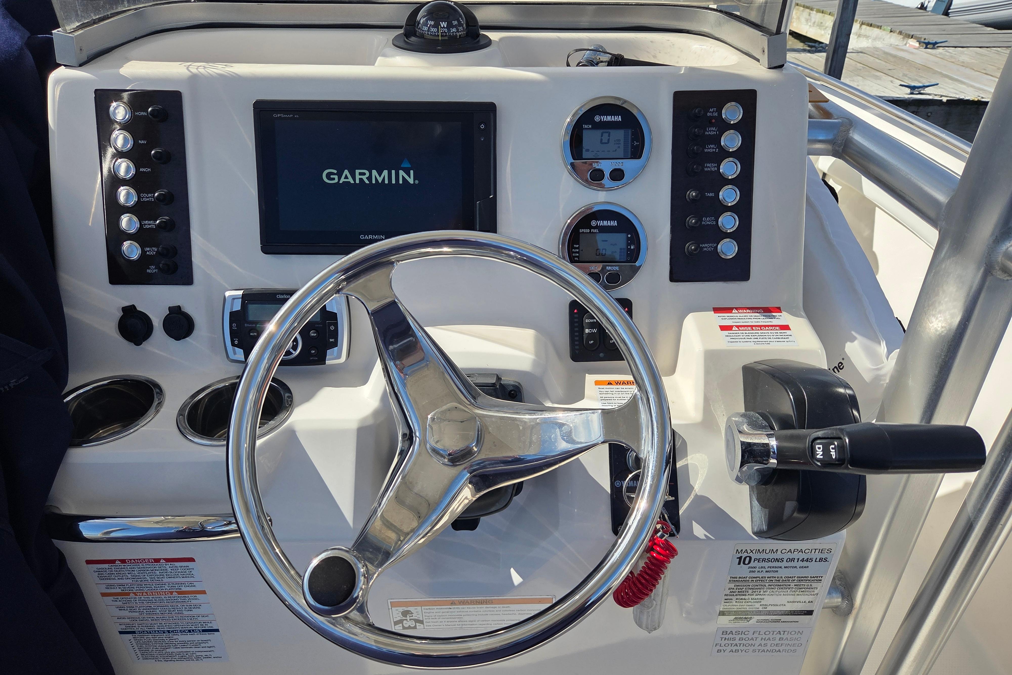 2019 Robalo R222 Explorer-19