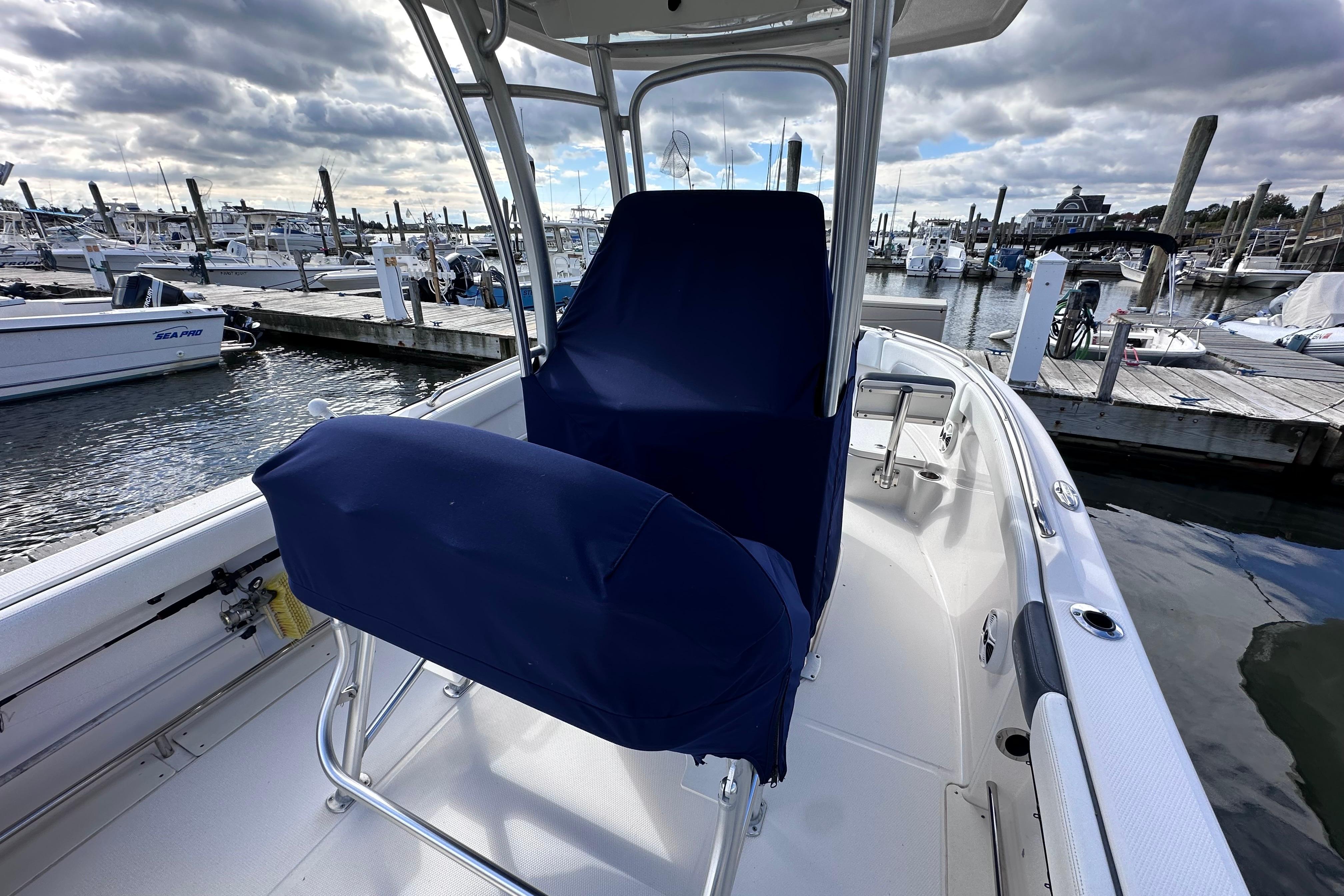 2019 Robalo R222 Explorer-17