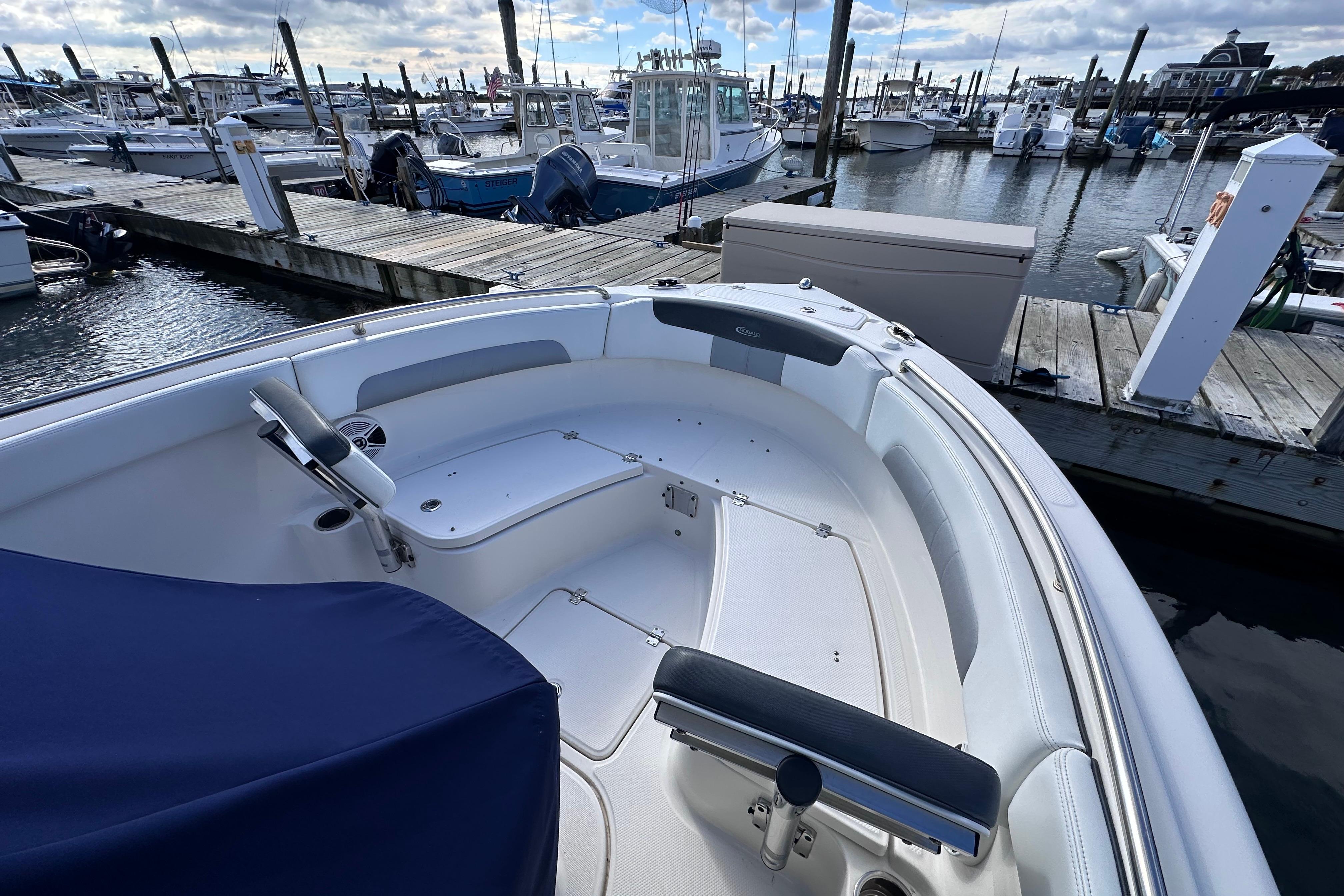 2019 Robalo R222 Explorer-26