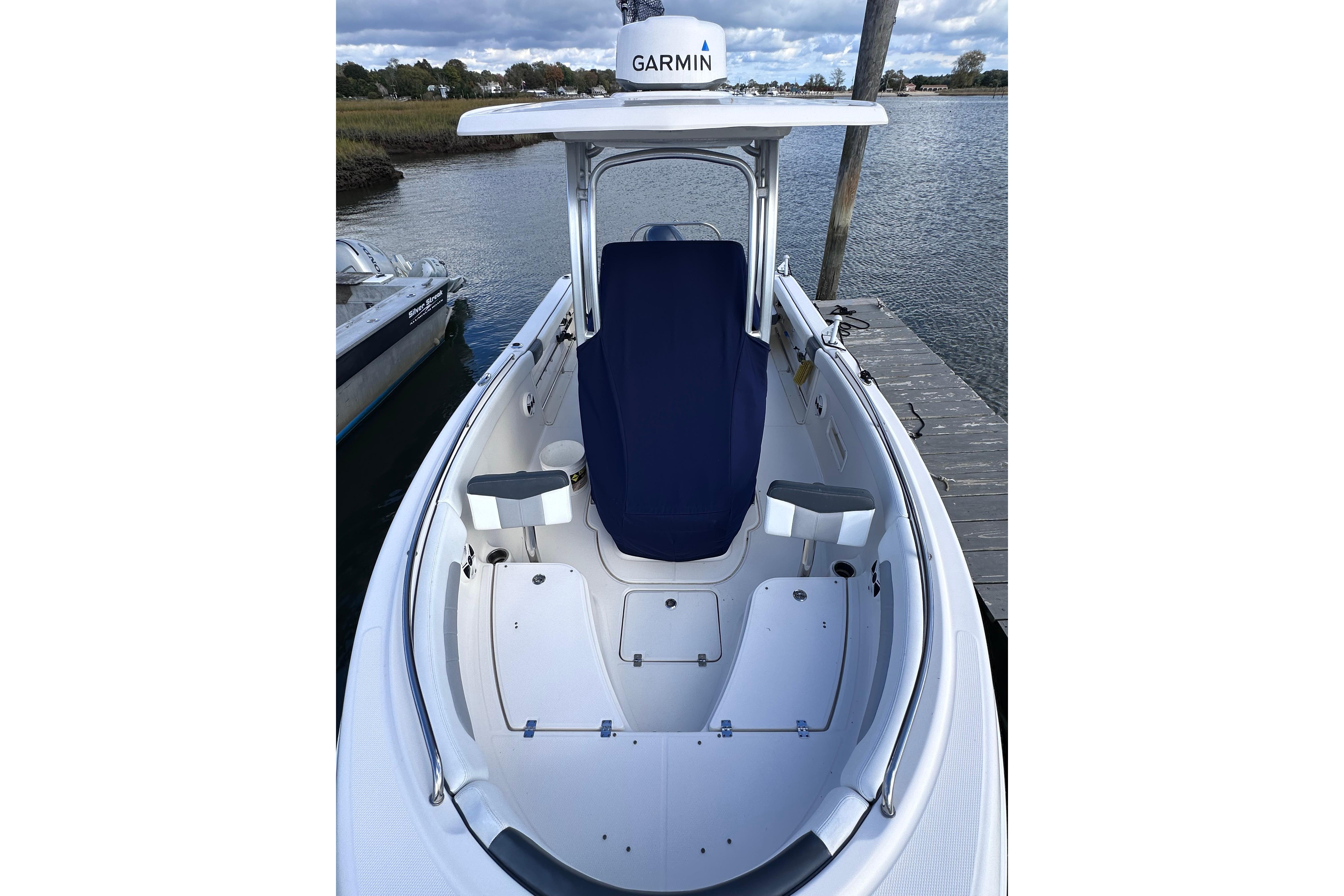 2019 Robalo R222 Explorer-9