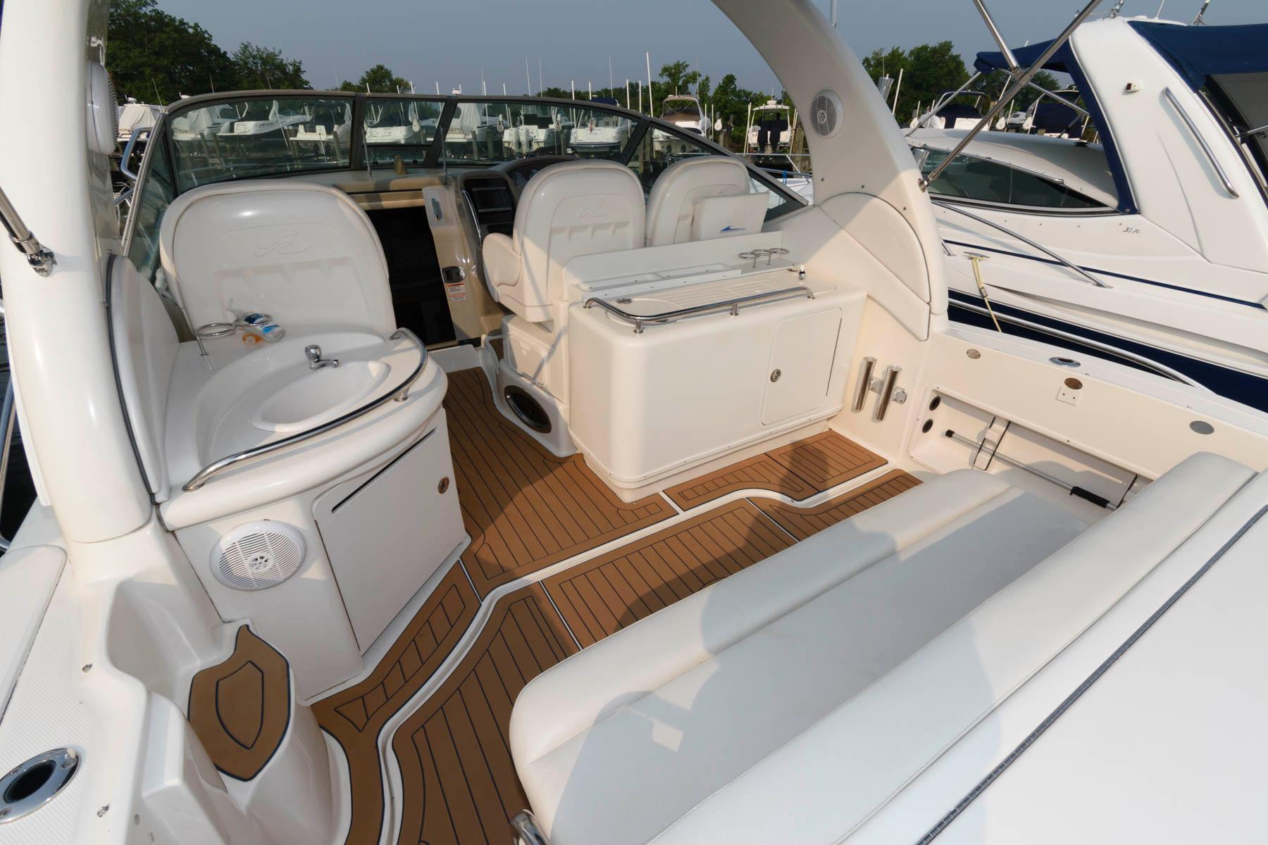 M 6323 RD Knot 10 Yacht Sales