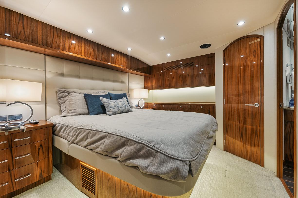 Hatteras 59 Ziggy - Master Stateroom