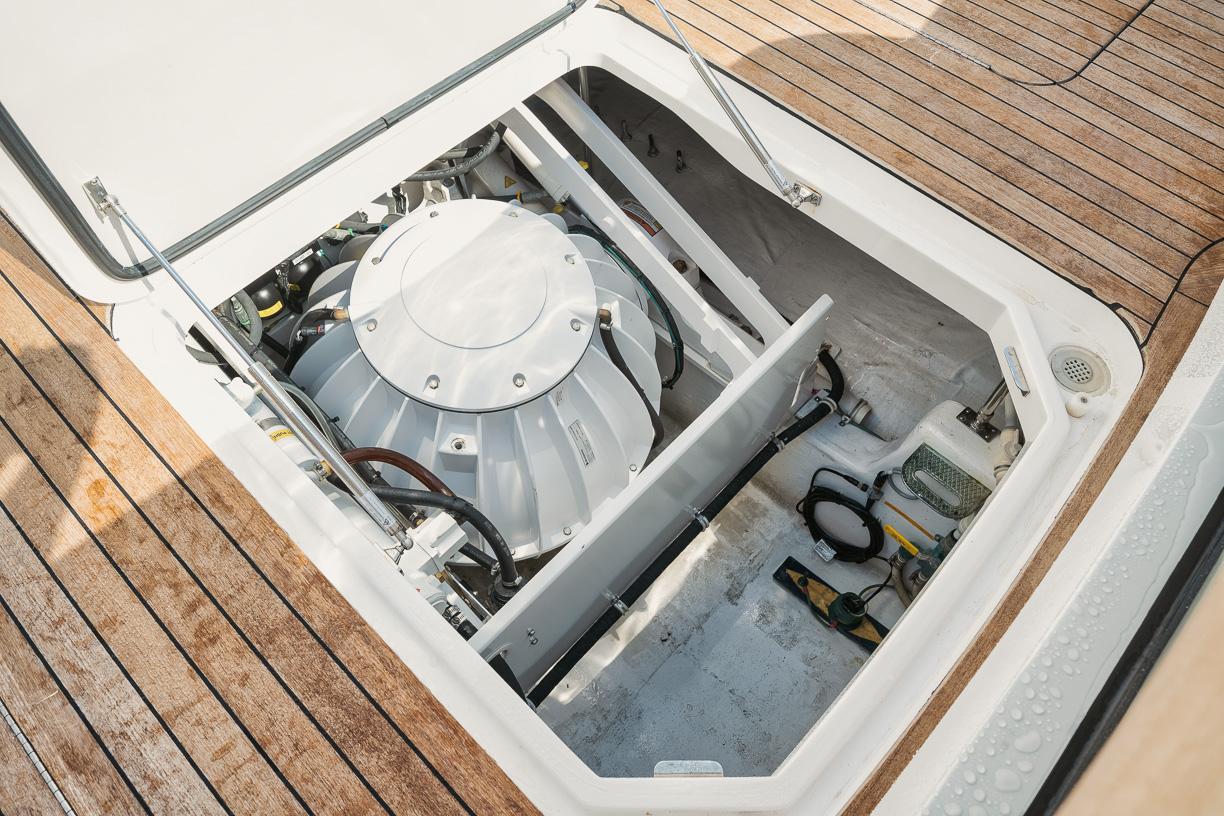 Hatteras 59 Ziggy - Exterior Cockpit