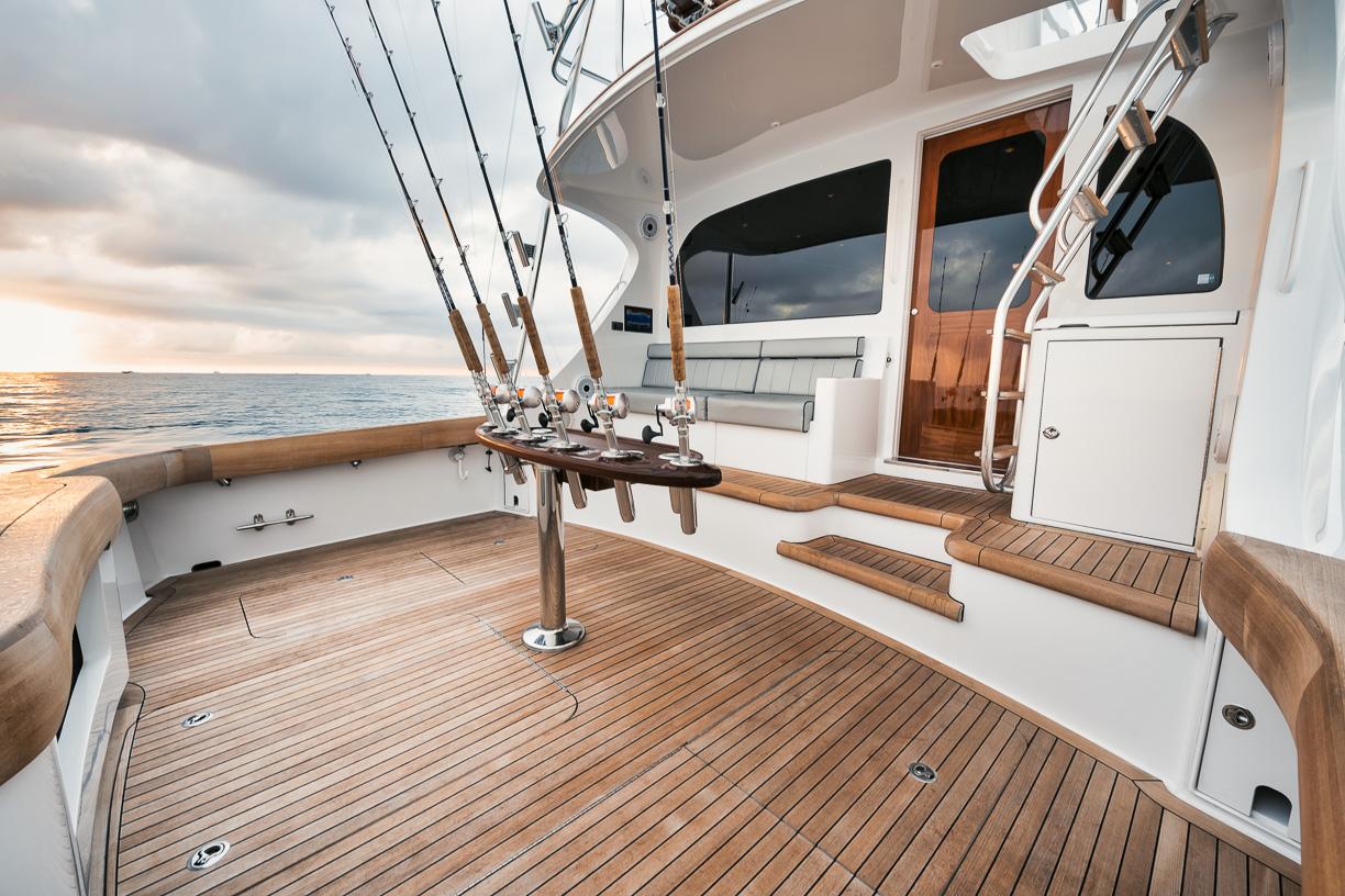 Hatteras 59 Ziggy - Exterior Cockpit