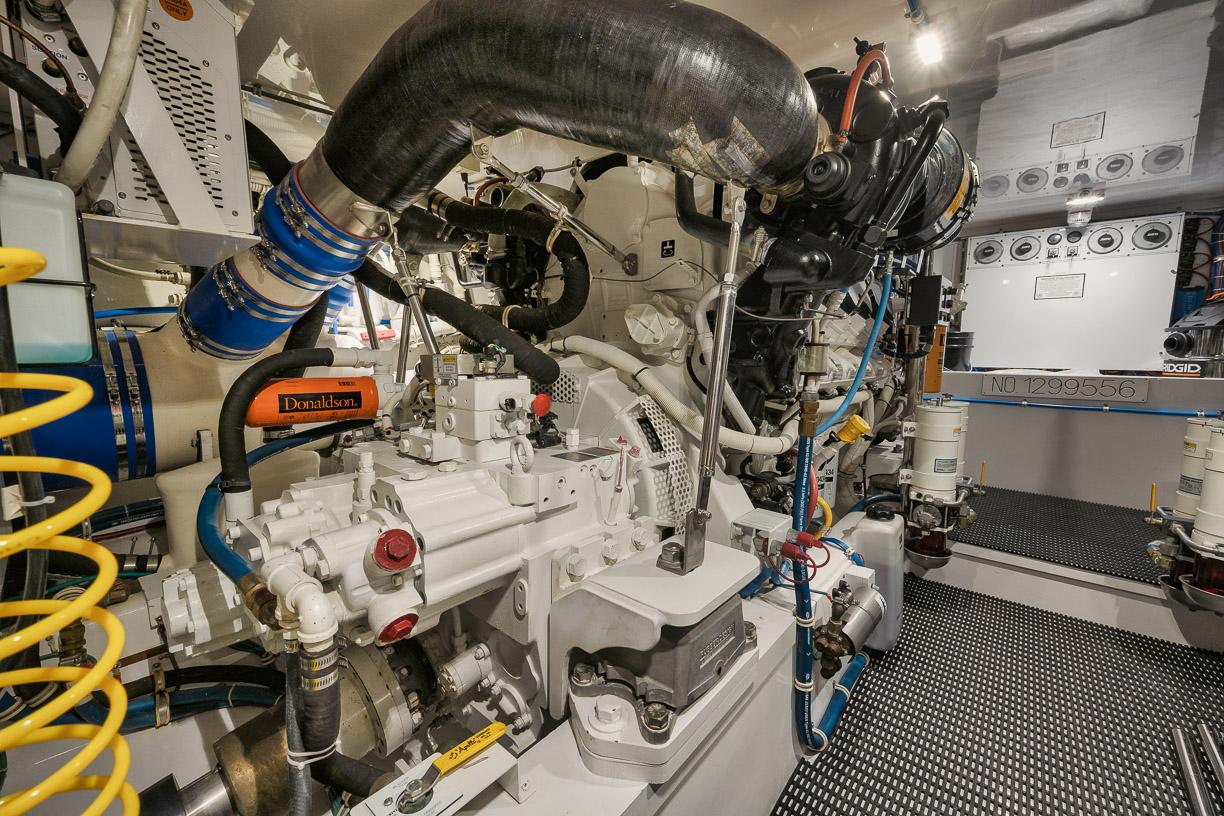 Hatteras 59 Ziggy - Engine Room