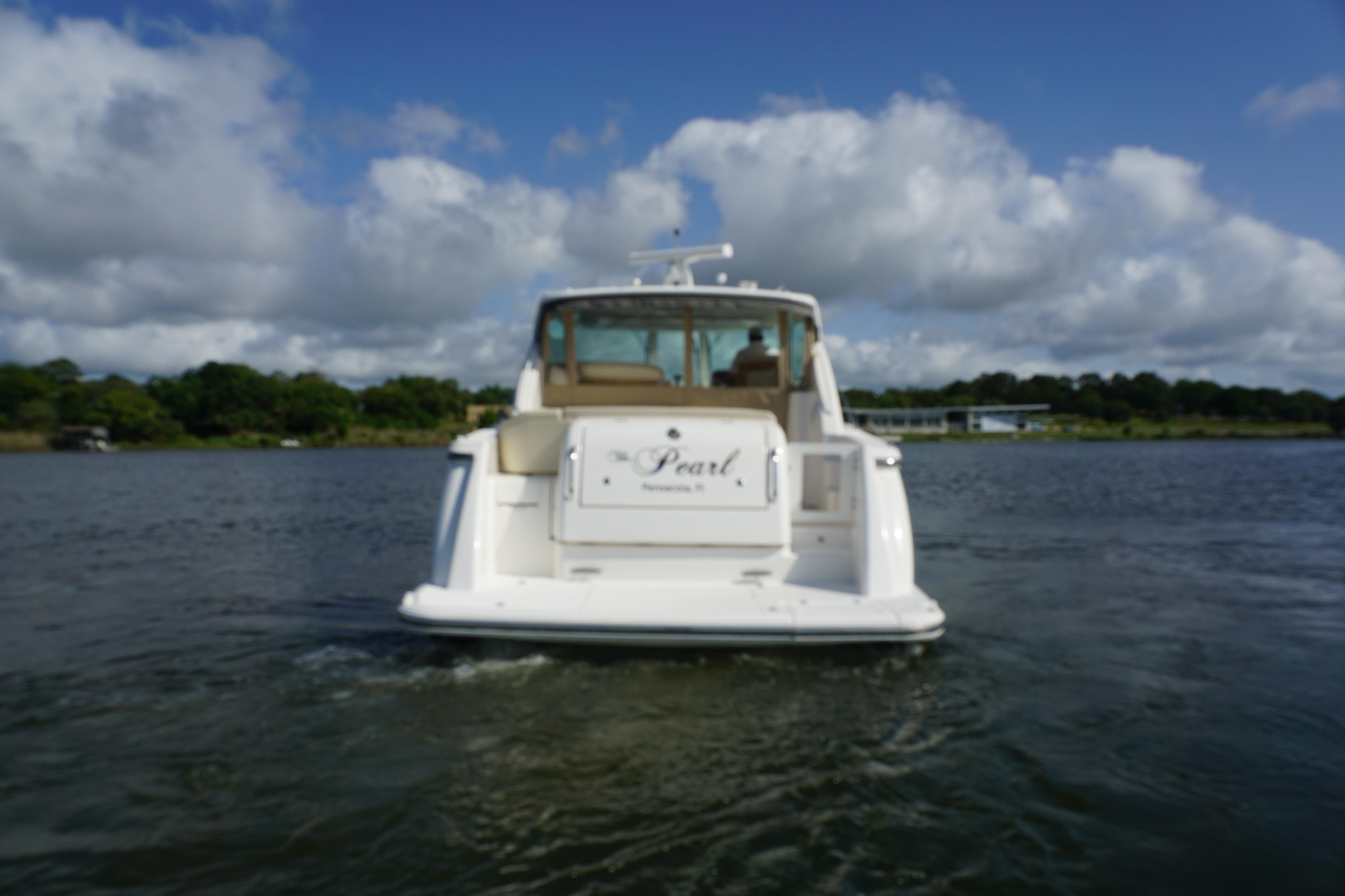Tiara Yachts-3900 2007-The Pearl AL-US-2007 Tiara Yachts 3900 on water, rear view under cloudy sky.-9804631 | Thumbnail