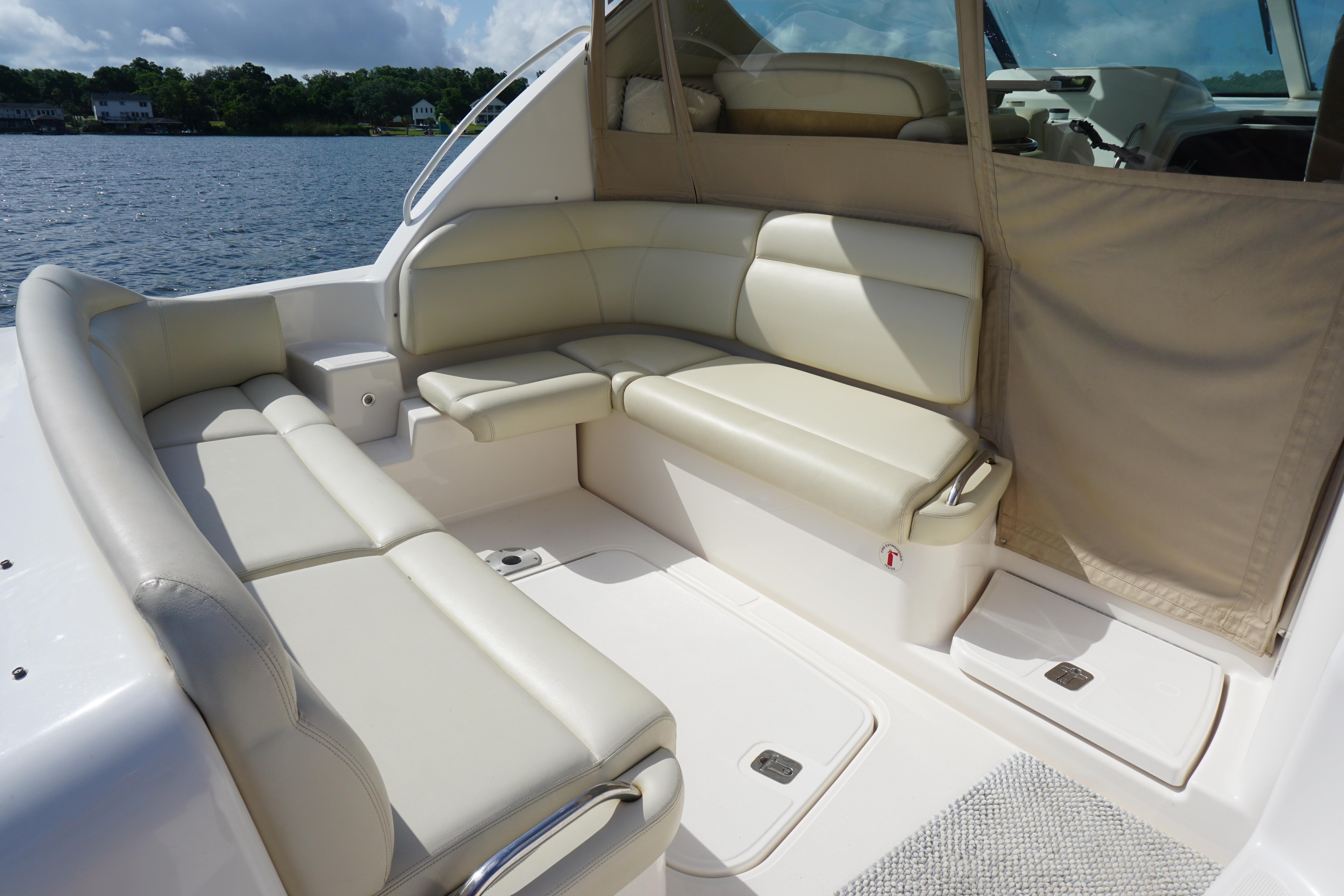Tiara Yachts-3900 2007-The Pearl AL-US-Luxurious seating area on 2007 Tiara Yachts 3900, featuring cream leather upholstery.-9804631 | Thumbnail