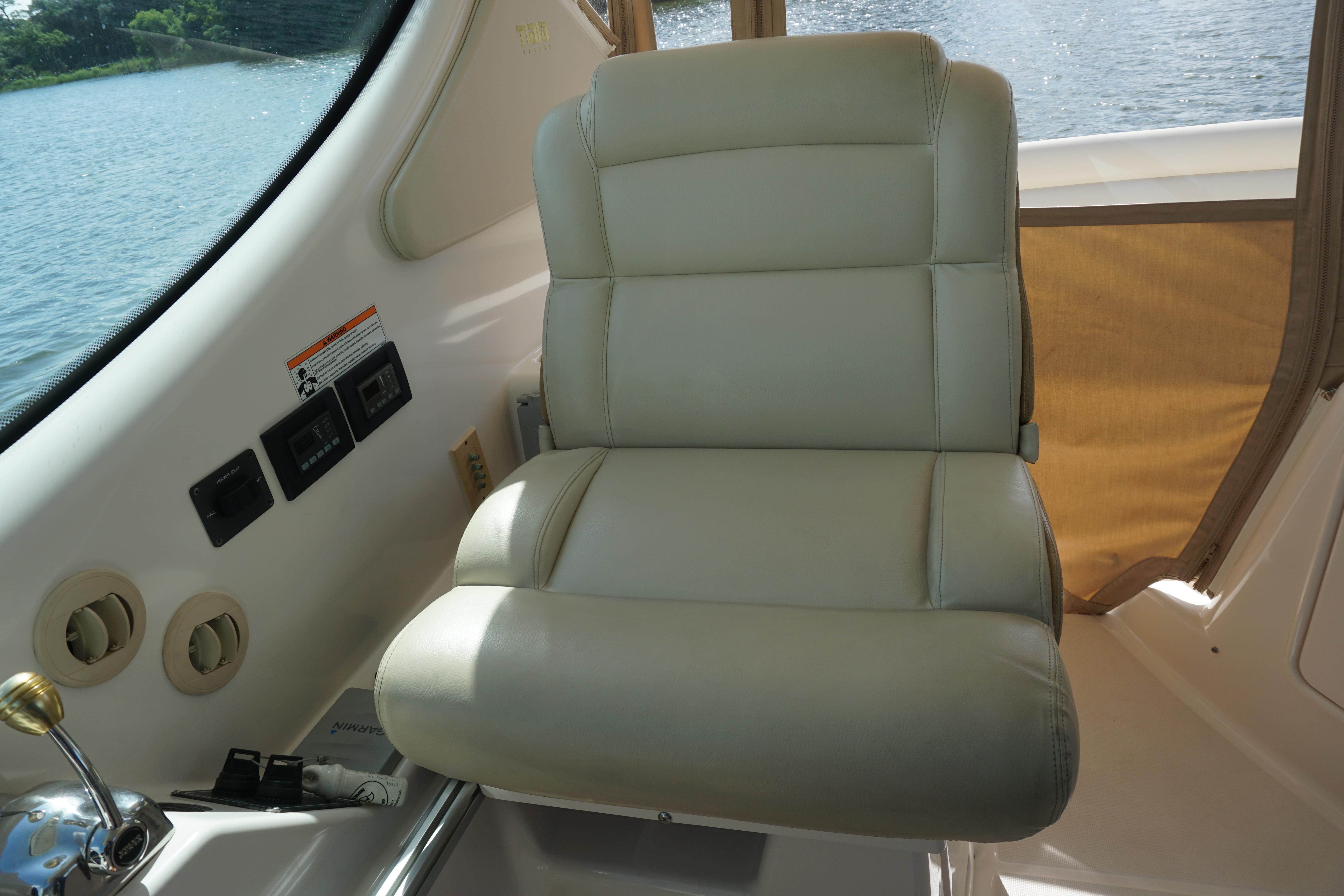 Tiara Yachts-3900 2007-The Pearl AL-US-Captains chair on 2007 Tiara Yachts 3900, featuring beige upholstery and control panel.-9804631 | Thumbnail
