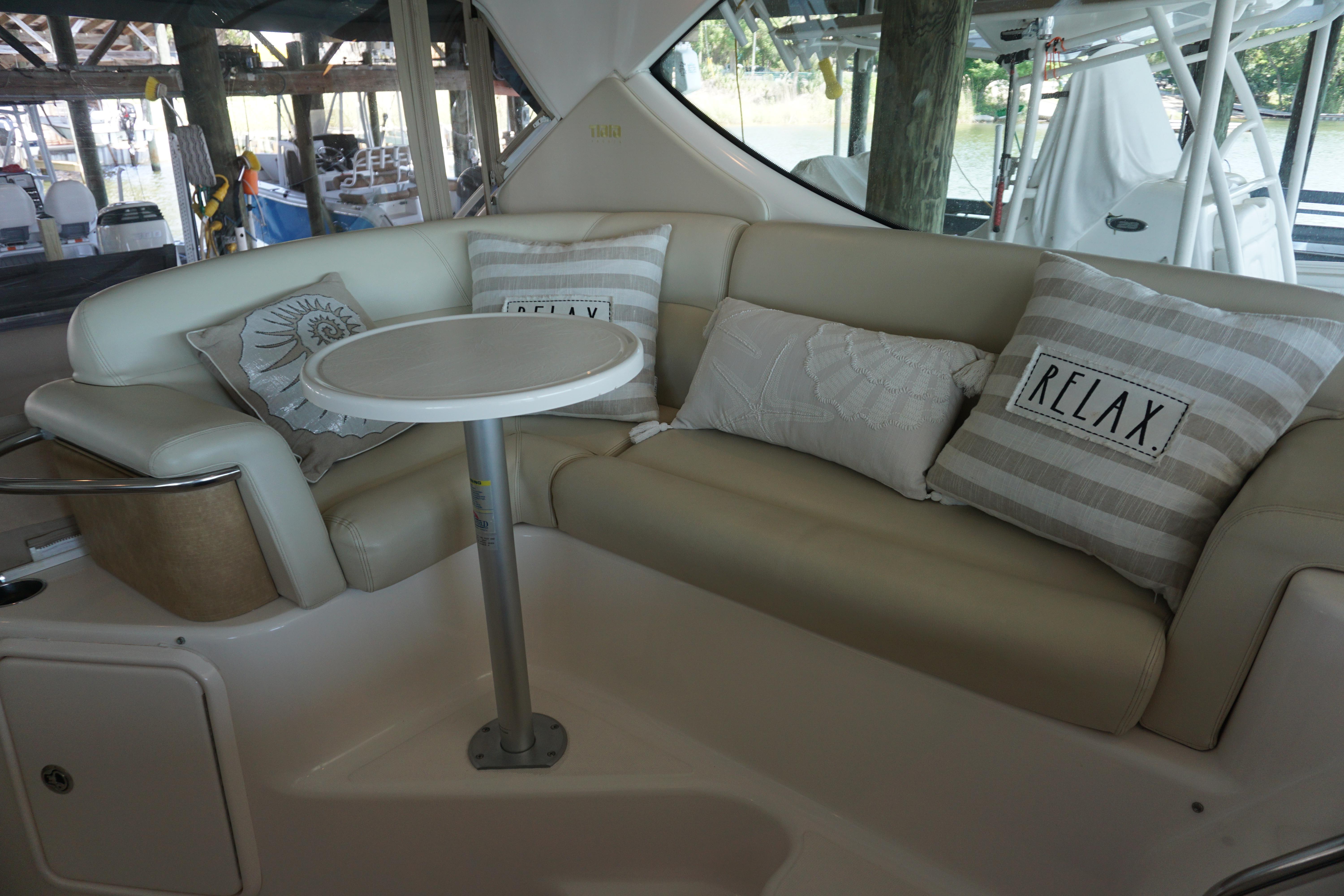 Tiara Yachts-3900 2007-The Pearl AL-US-Luxurious seating area on 2007 Tiara Yachts 3900 with Relax pillows and table.-9804631 | Thumbnail