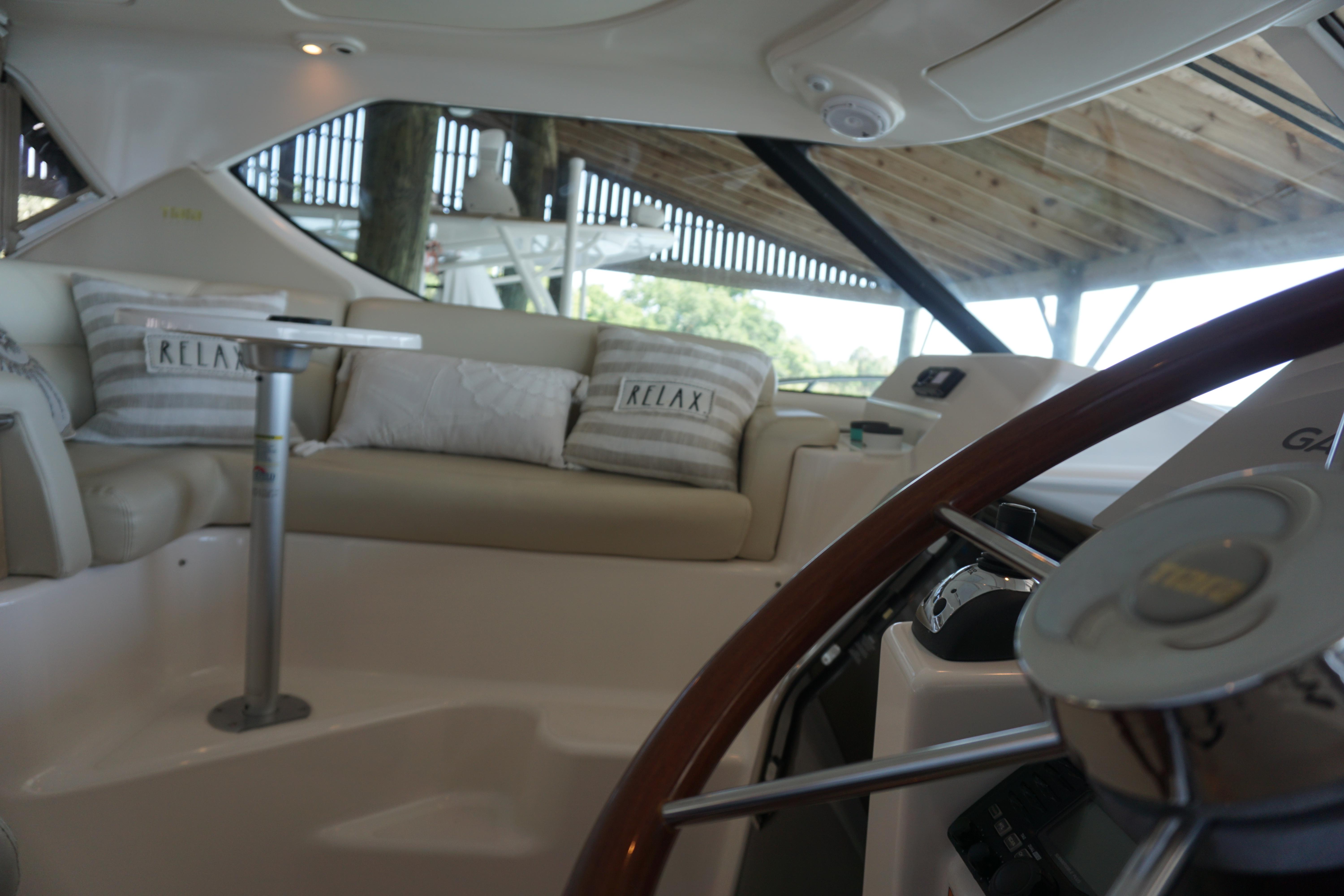 Tiara Yachts-3900 2007-The Pearl AL-US-2007 Tiara Yachts 3900 interior with cozy seating and Relax pillows.-9804631 | Thumbnail