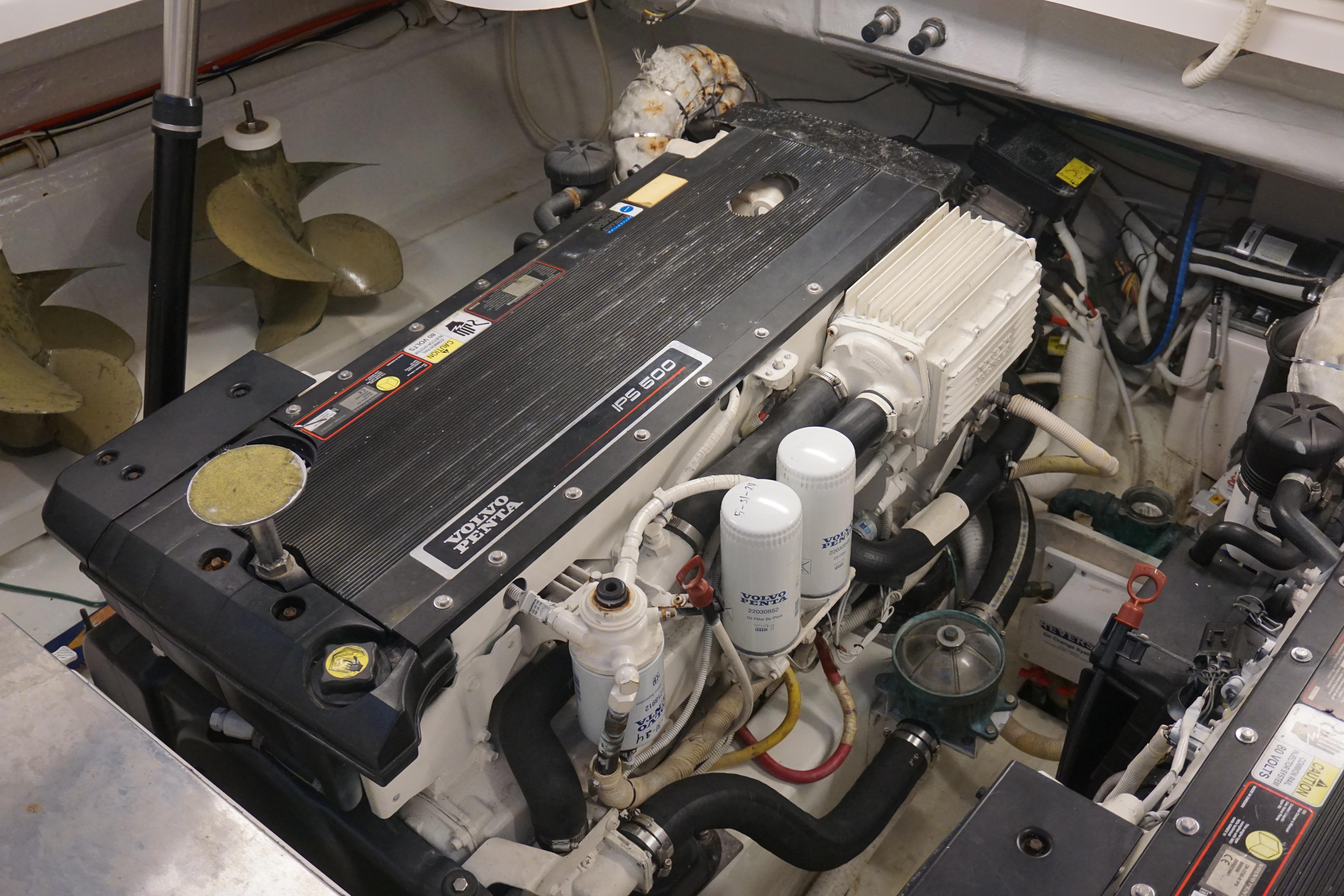 Tiara Yachts-3900 2007-The Pearl AL-US-Engine room of a 2007 Tiara Yachts 3900, featuring a well-maintained marine engine.-9804631 | Thumbnail