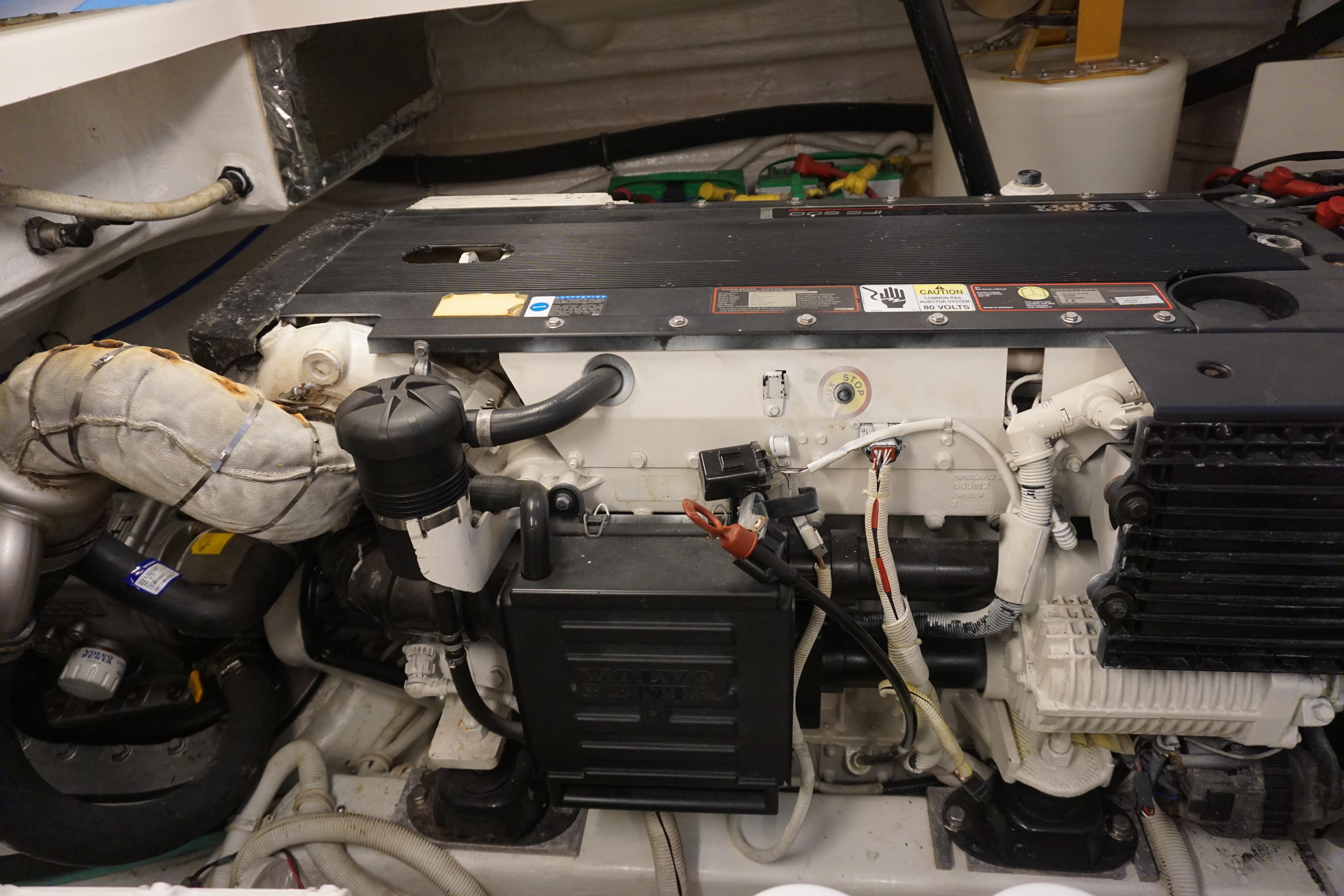 Tiara Yachts-3900 2007-The Pearl AL-US-Engine compartment of a 2007 Tiara Yachts 3900, showcasing detailed mechanical components.-9804631 | Thumbnail