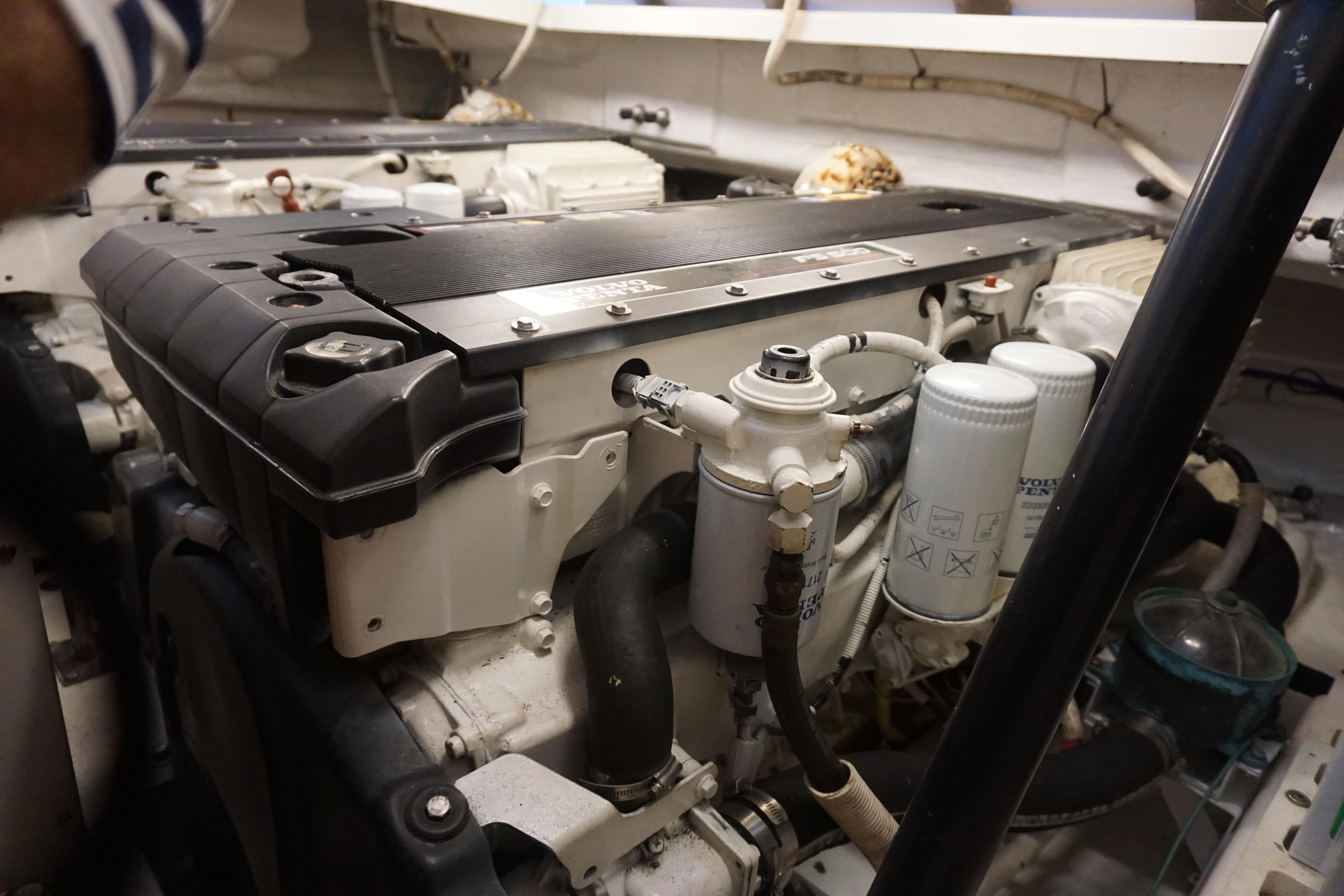Tiara Yachts-3900 2007-The Pearl AL-US-Engine compartment of a 2007 Tiara Yachts 3900, showcasing detailed mechanical components.-9804631 | Thumbnail