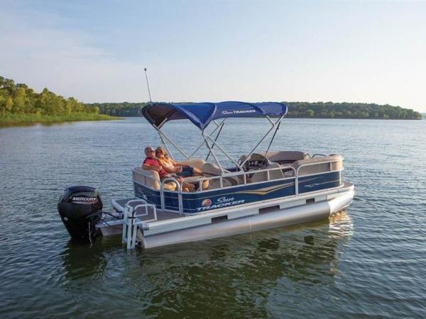 2022 Sun Tracker boat for sale, model of the boat is Party Barge® 18 DLX & Image # 19 of 44