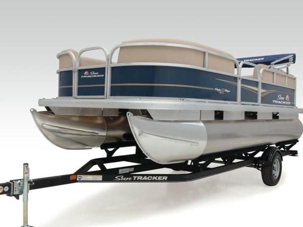 2022 Sun Tracker boat for sale, model of the boat is Party Barge® 18 DLX & Image # 26 of 44
