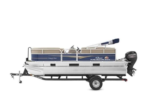 2022 Sun Tracker boat for sale, model of the boat is Party Barge® 18 DLX & Image # 40 of 44