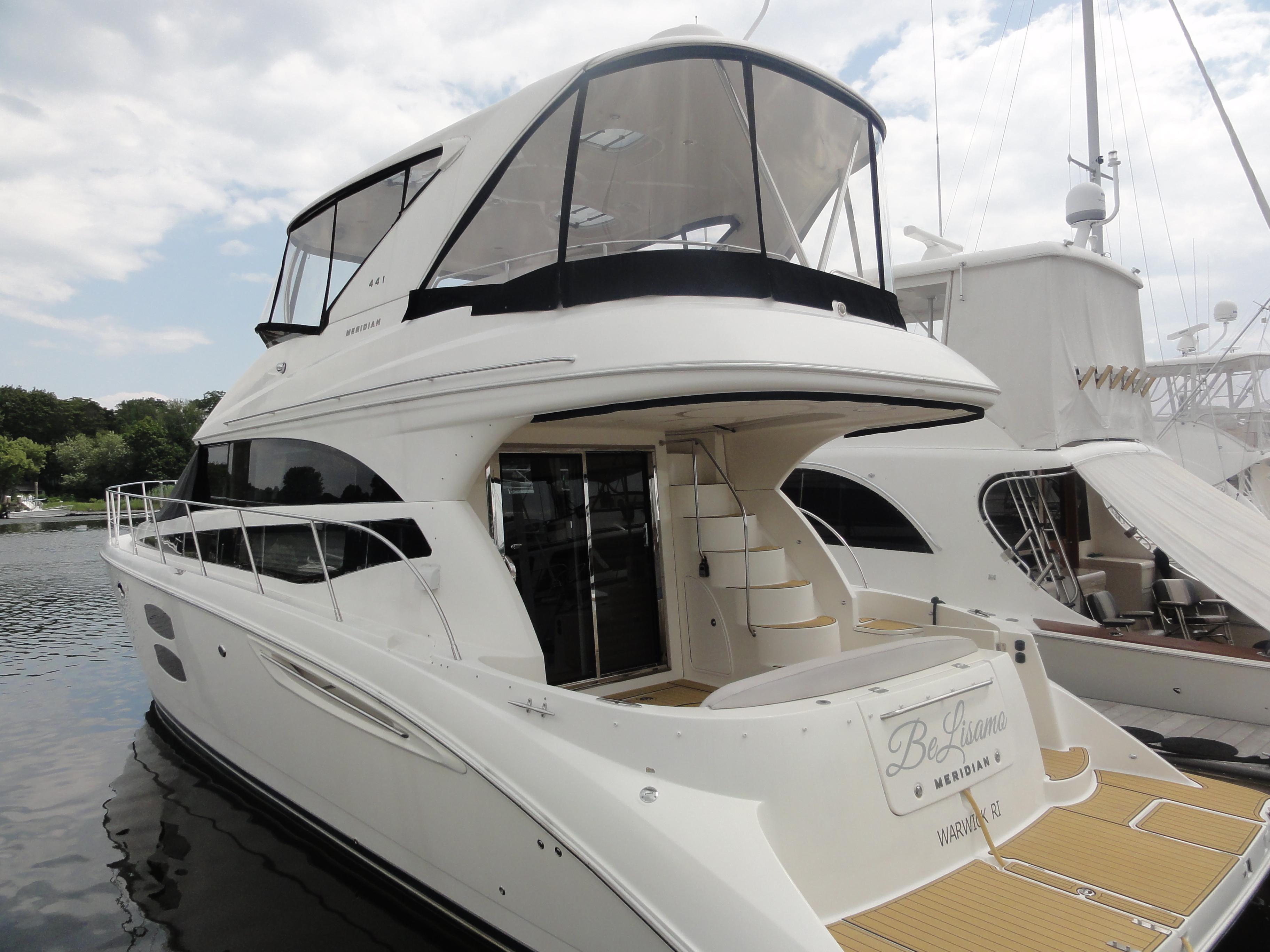 Meridian-441 Sedan 2009-Be Lisamo RI-US-2009 Meridian 441 Sedan yacht docked, featuring sleek design and spacious upper deck.-9714633