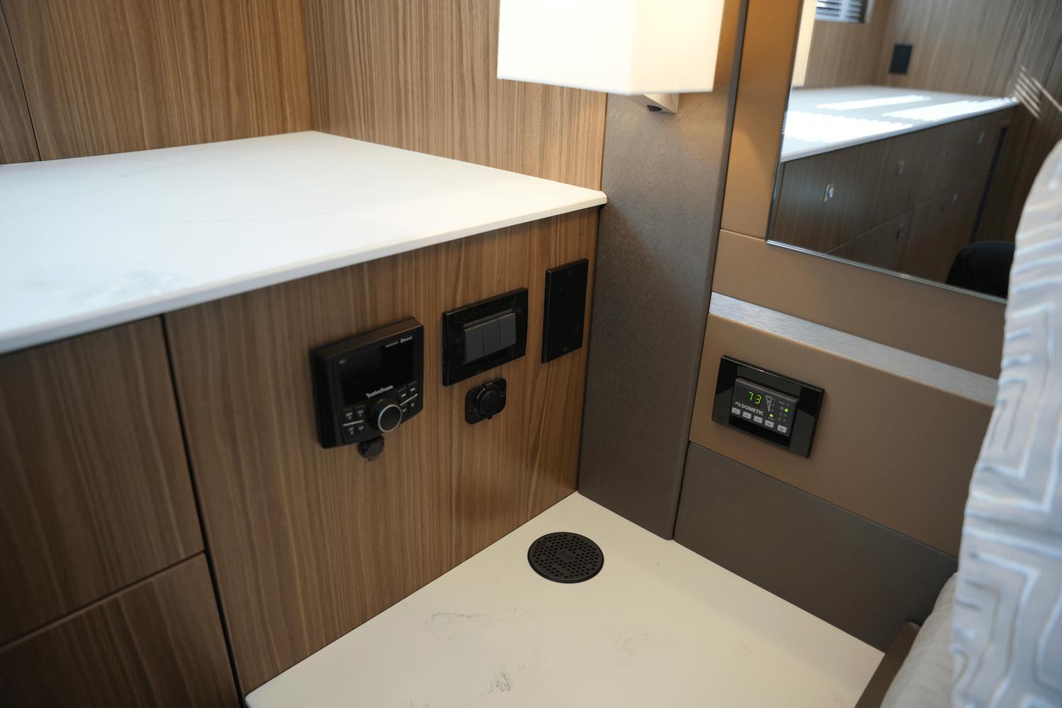 2025-cruisers-yachts-46-cantius-power-9554633-970313923-0-281020241336-30