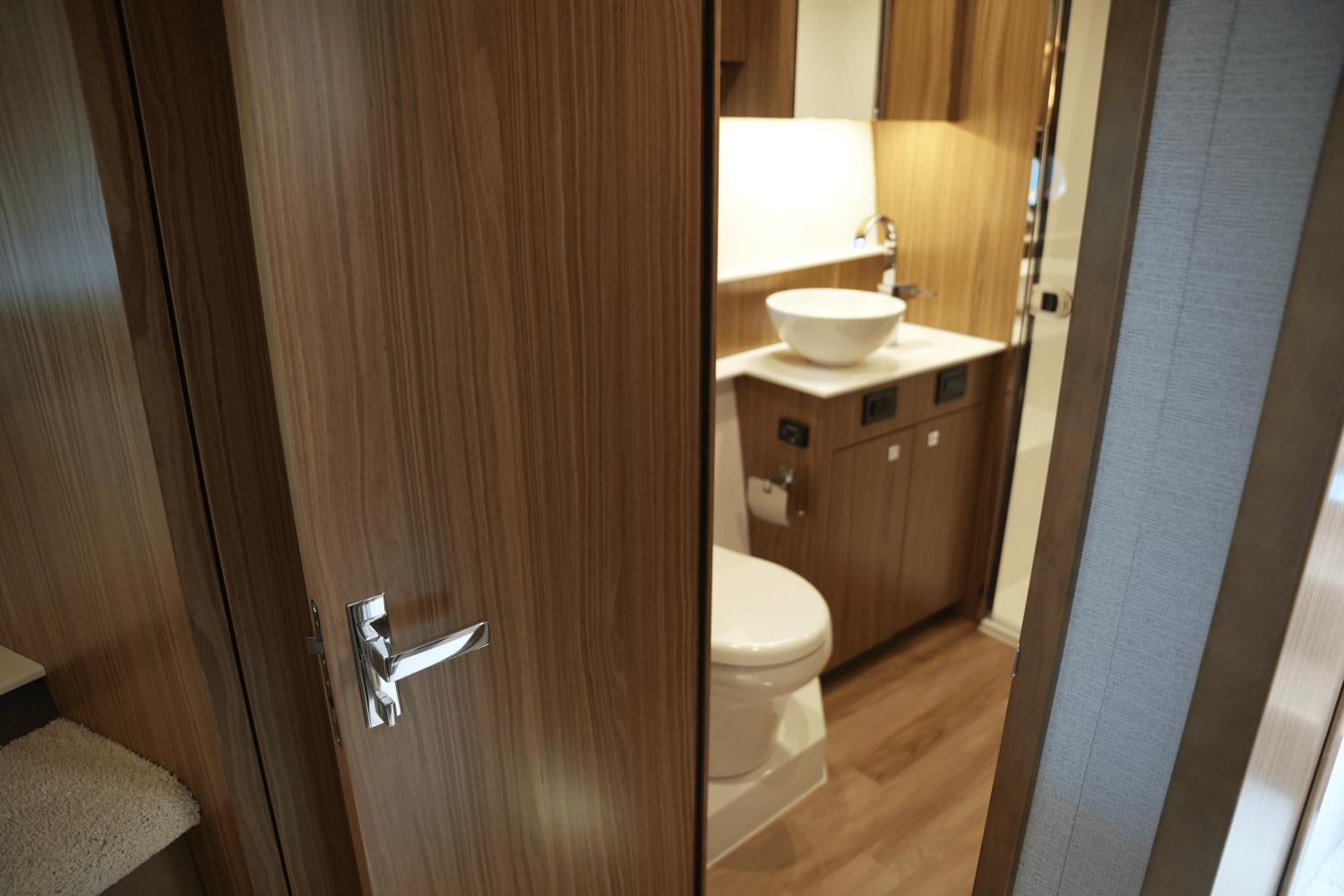 2025-cruisers-yachts-46-cantius-power-9554633-970313924-0-281020241336-15