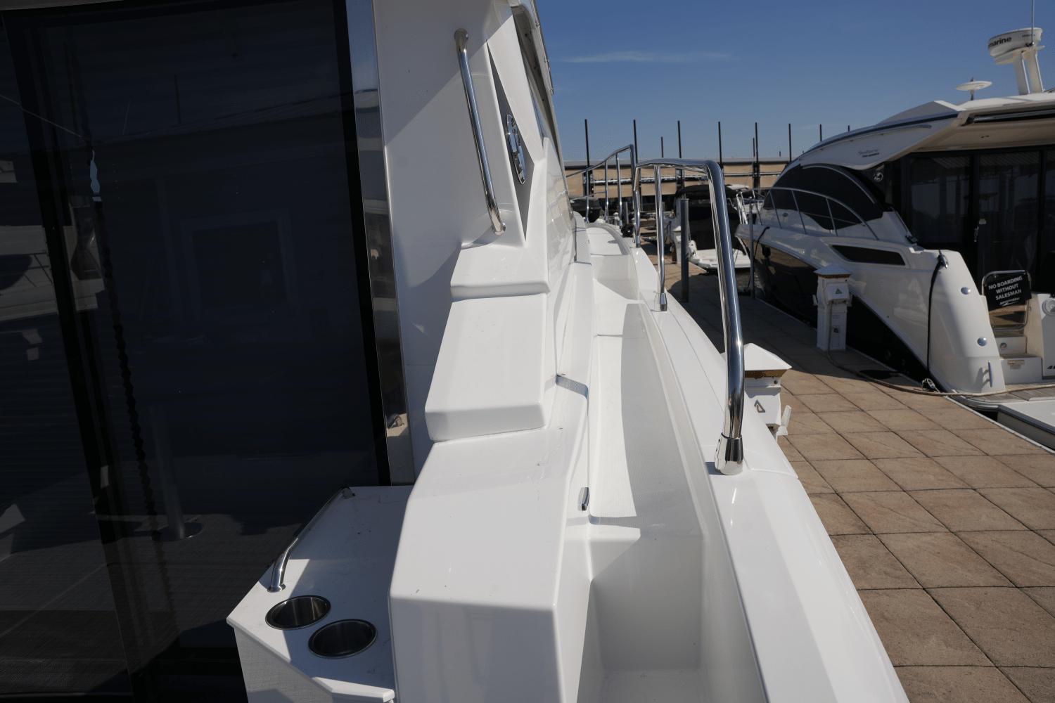 2025-cruisers-yachts-46-cantius-power-9554633-970313925-0-281020241336-43