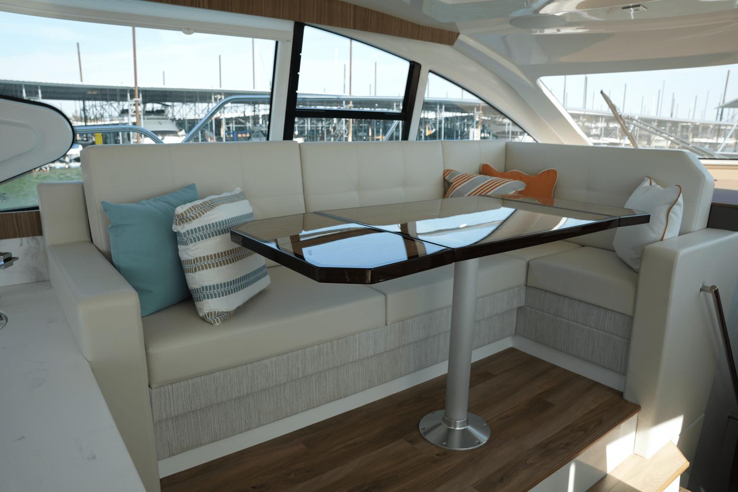 2025-cruisers-yachts-46-cantius-power-9554633-970313944-0-281020241336-0