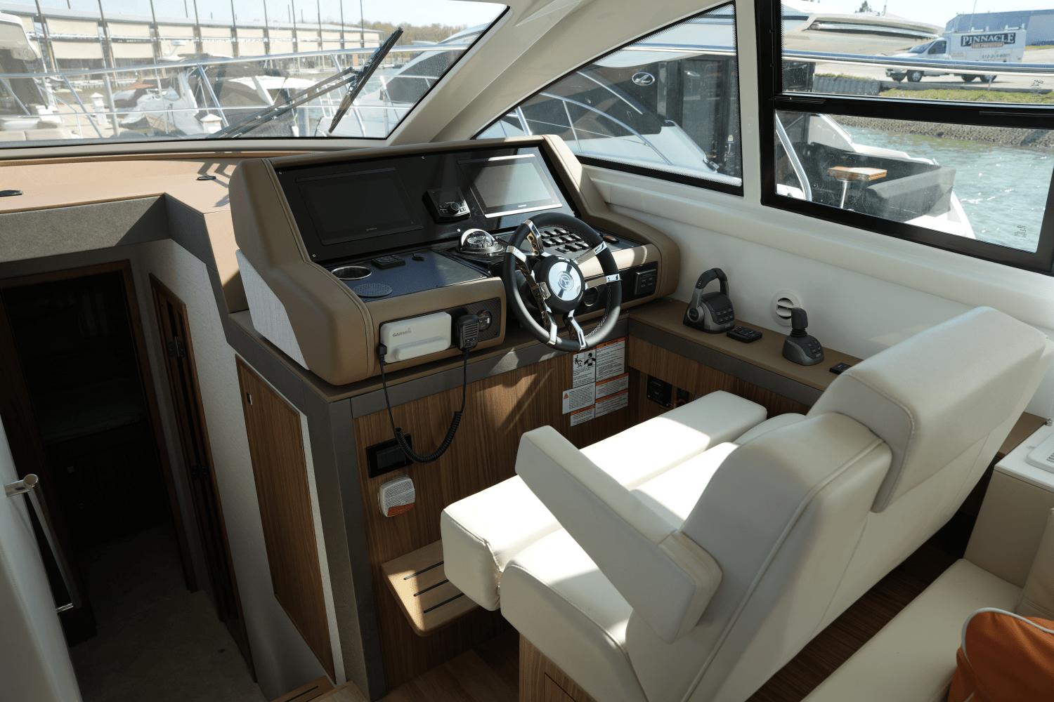 2025-cruisers-yachts-46-cantius-power-9554633-970313949-0-281020241336-1
