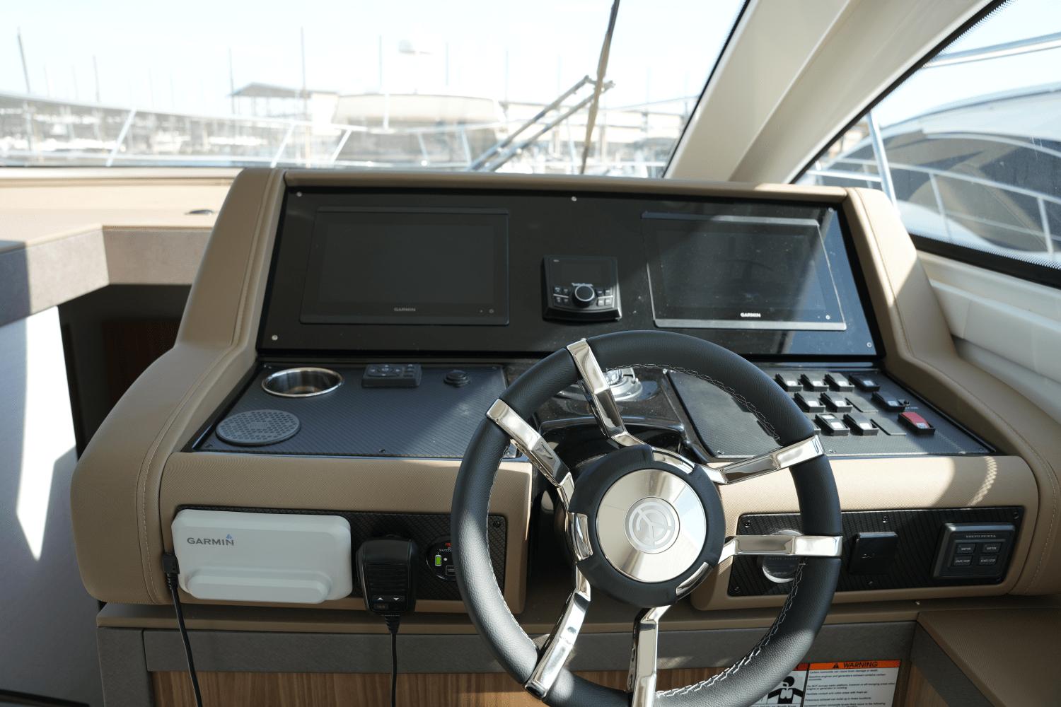 2025-cruisers-yachts-46-cantius-power-9554633-970313957-0-281020241336-2