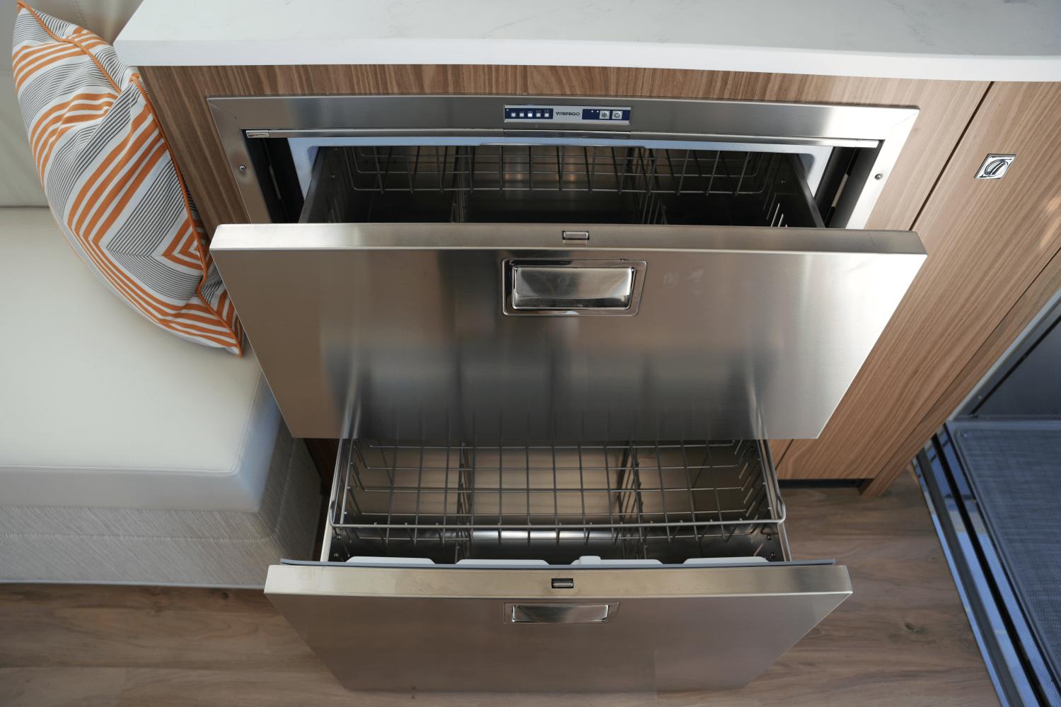 2025-cruisers-yachts-46-cantius-power-9554633-970313964-0-281020241337-62