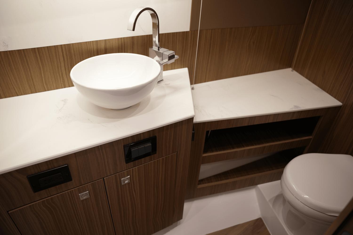 2025-cruisers-yachts-46-cantius-power-9554633-970313965-0-281020241336-23