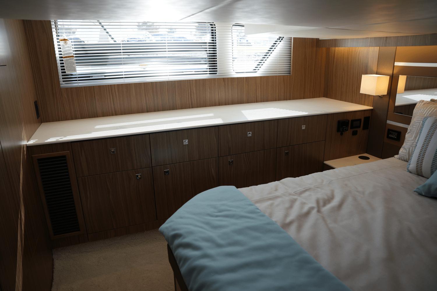 2025-cruisers-yachts-46-cantius-power-9554633-970313971-0-281020241336-28