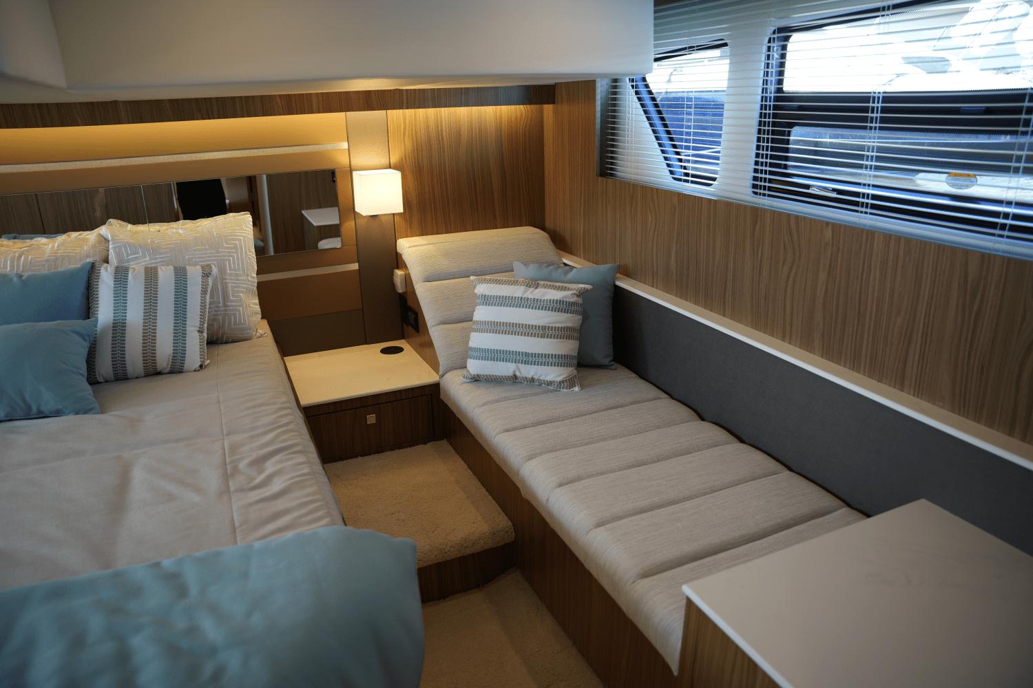 2025-cruisers-yachts-46-cantius-power-9554633-970313980-0-281020241336-27