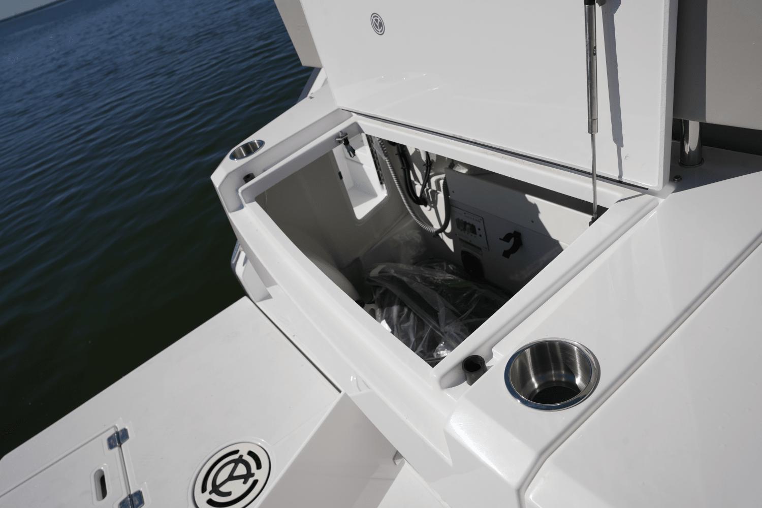 2025-cruisers-yachts-46-cantius-power-9554633-970935863-0-141120241442-20