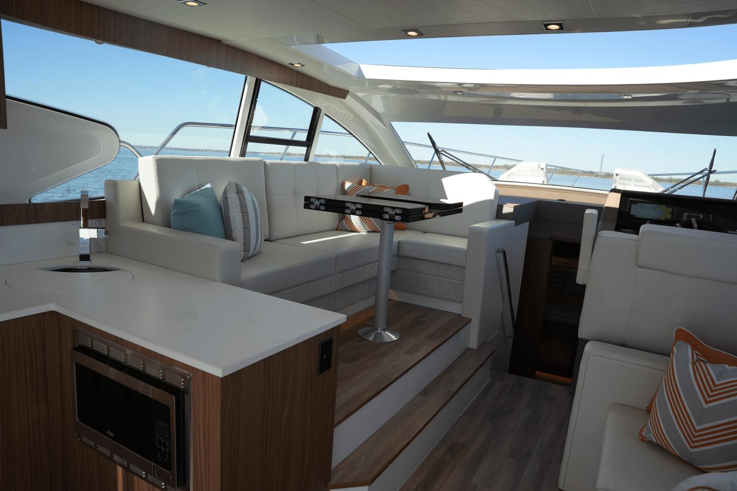2025-cruisers-yachts-46-cantius-power-9554633-970935865-0-141120241442-15