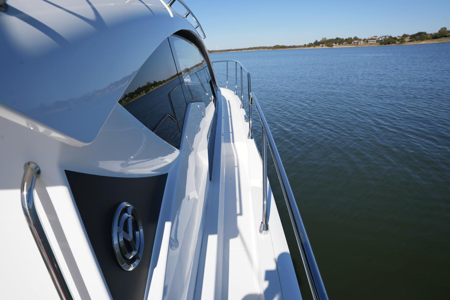 2025-cruisers-yachts-46-cantius-power-9554633-970935868-0-141120241442-9