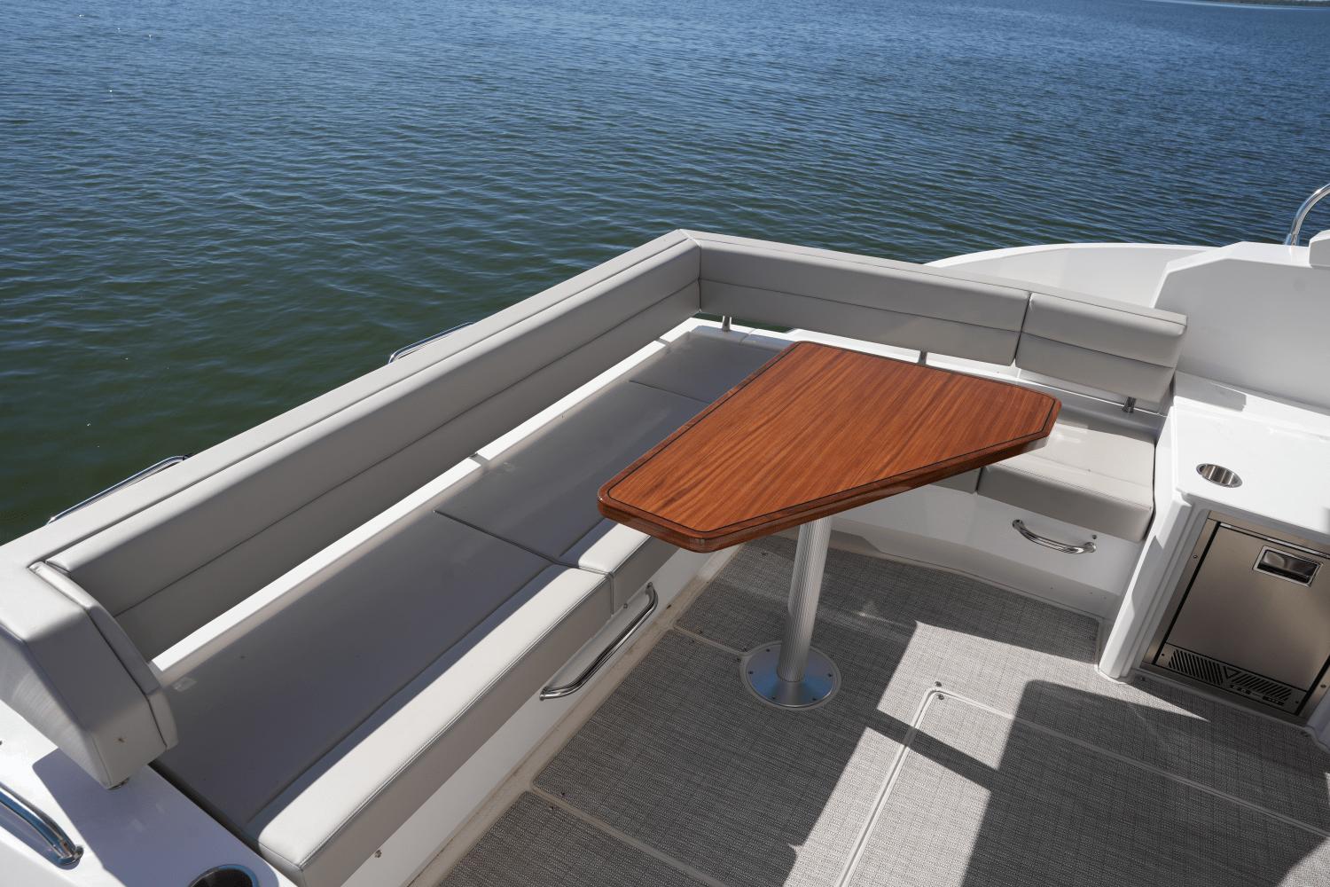 2025-cruisers-yachts-46-cantius-power-9554633-970935869-0-141120241442-8