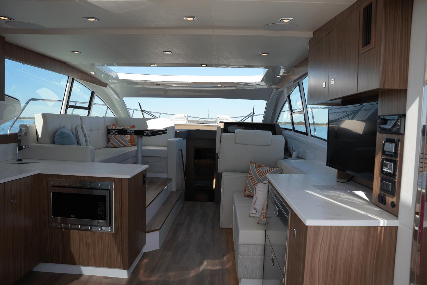 2025-cruisers-yachts-46-cantius-power-9554633-970935870-0-141120241442-13